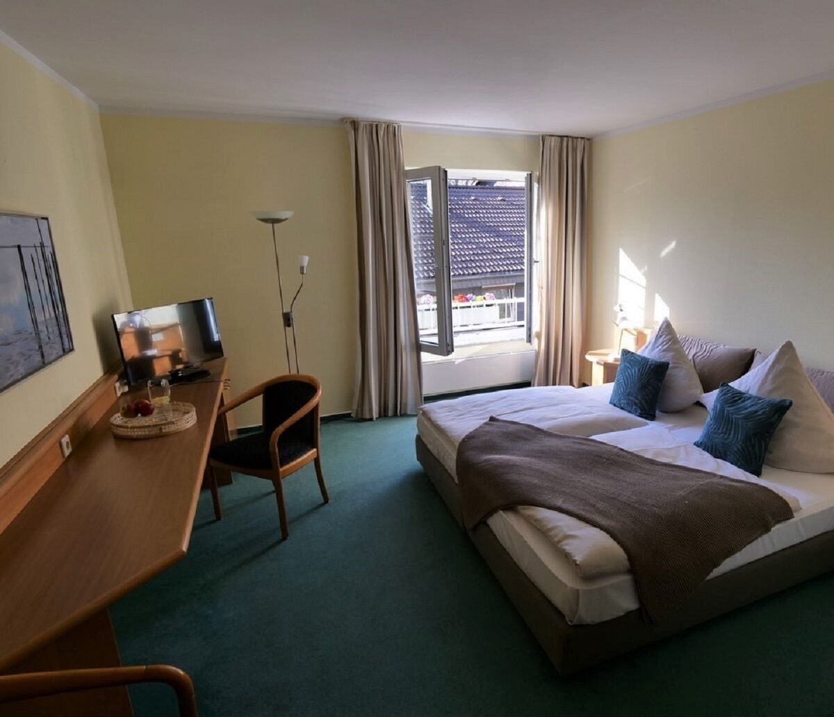 standard single room, 1 bedroom | hypo-allergenic bedding, in-room safe, desk, laptop workspace