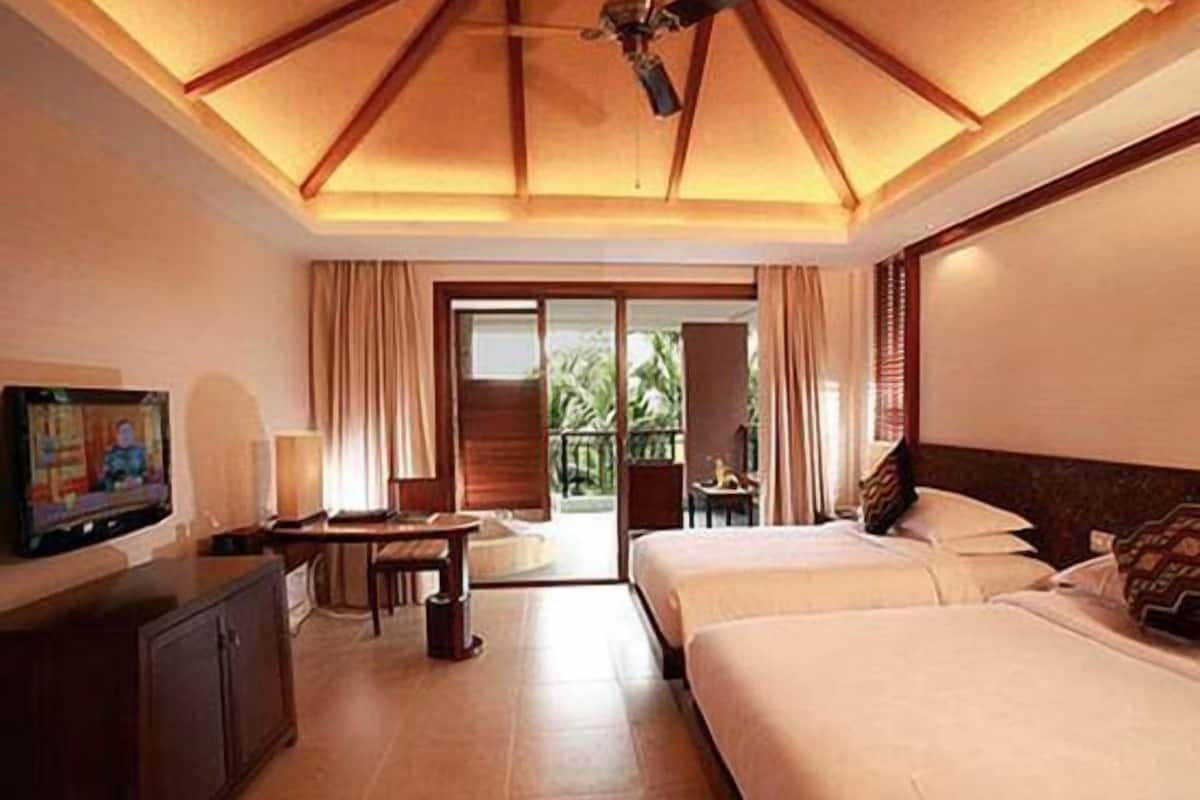 Minibar, in-room safe, desk, blackout curtains