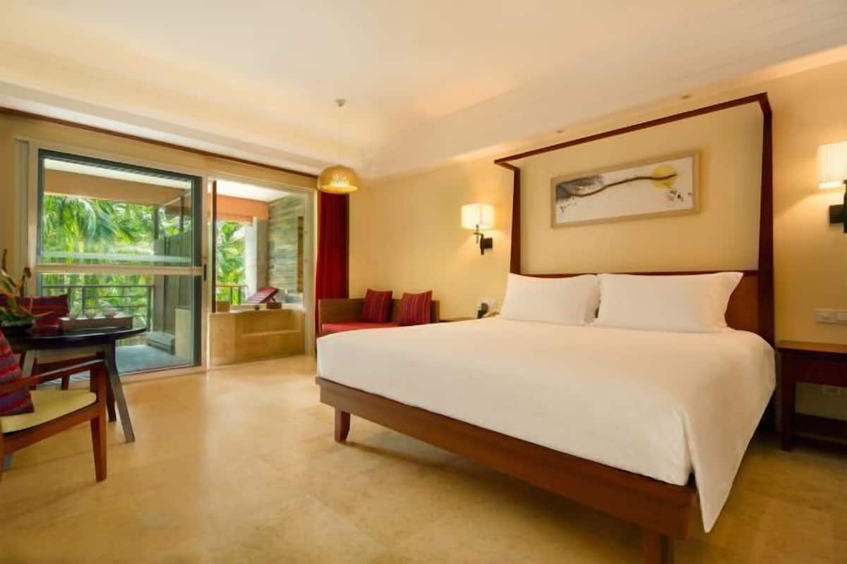Minibar, in-room safe, desk, blackout curtains