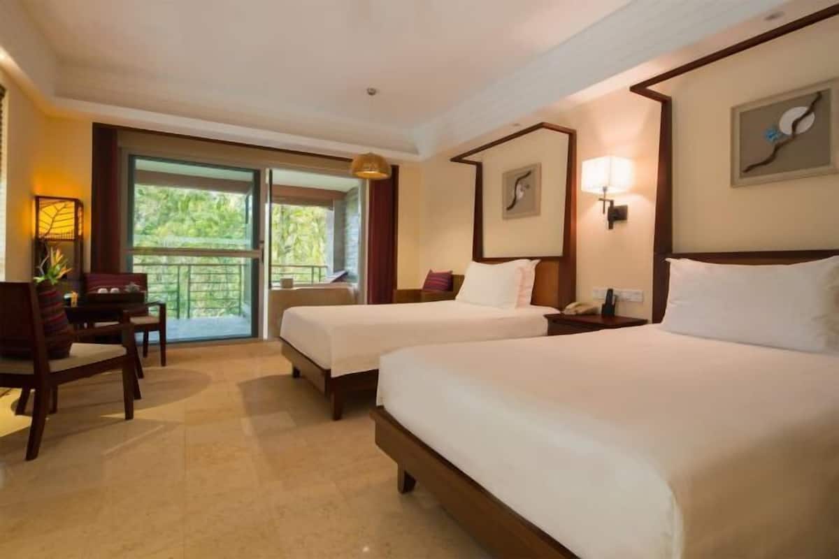 Minibar, in-room safe, desk, blackout curtains