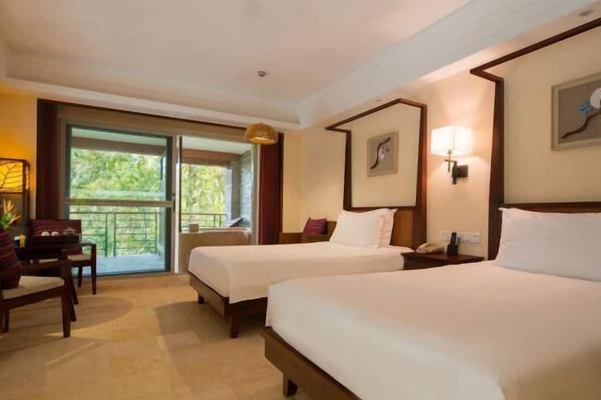 Minibar, in-room safe, desk, blackout curtains