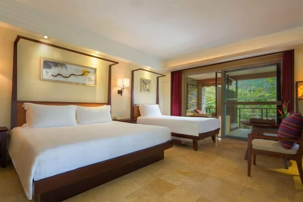 Minibar, in-room safe, desk, blackout curtains