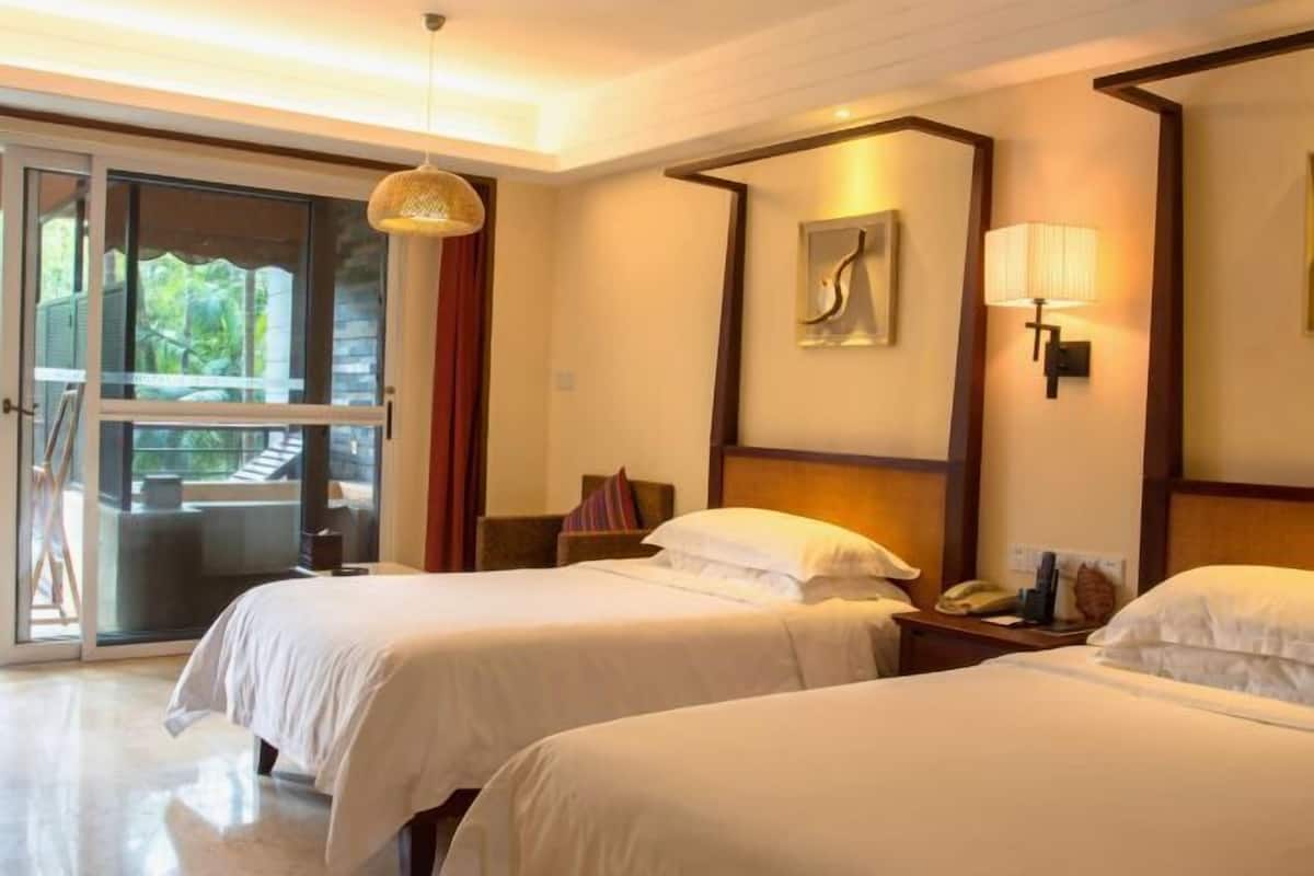 Minibar, in-room safe, desk, blackout curtains