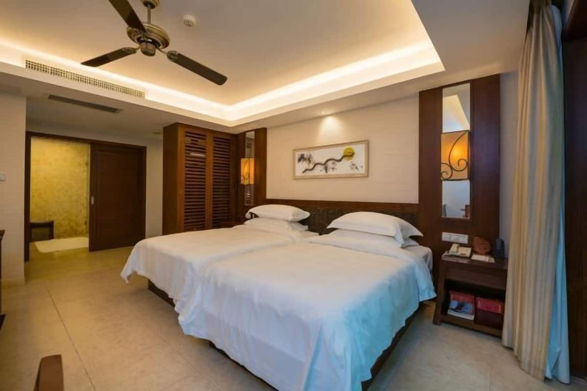 Minibar, in-room safe, desk, blackout curtains