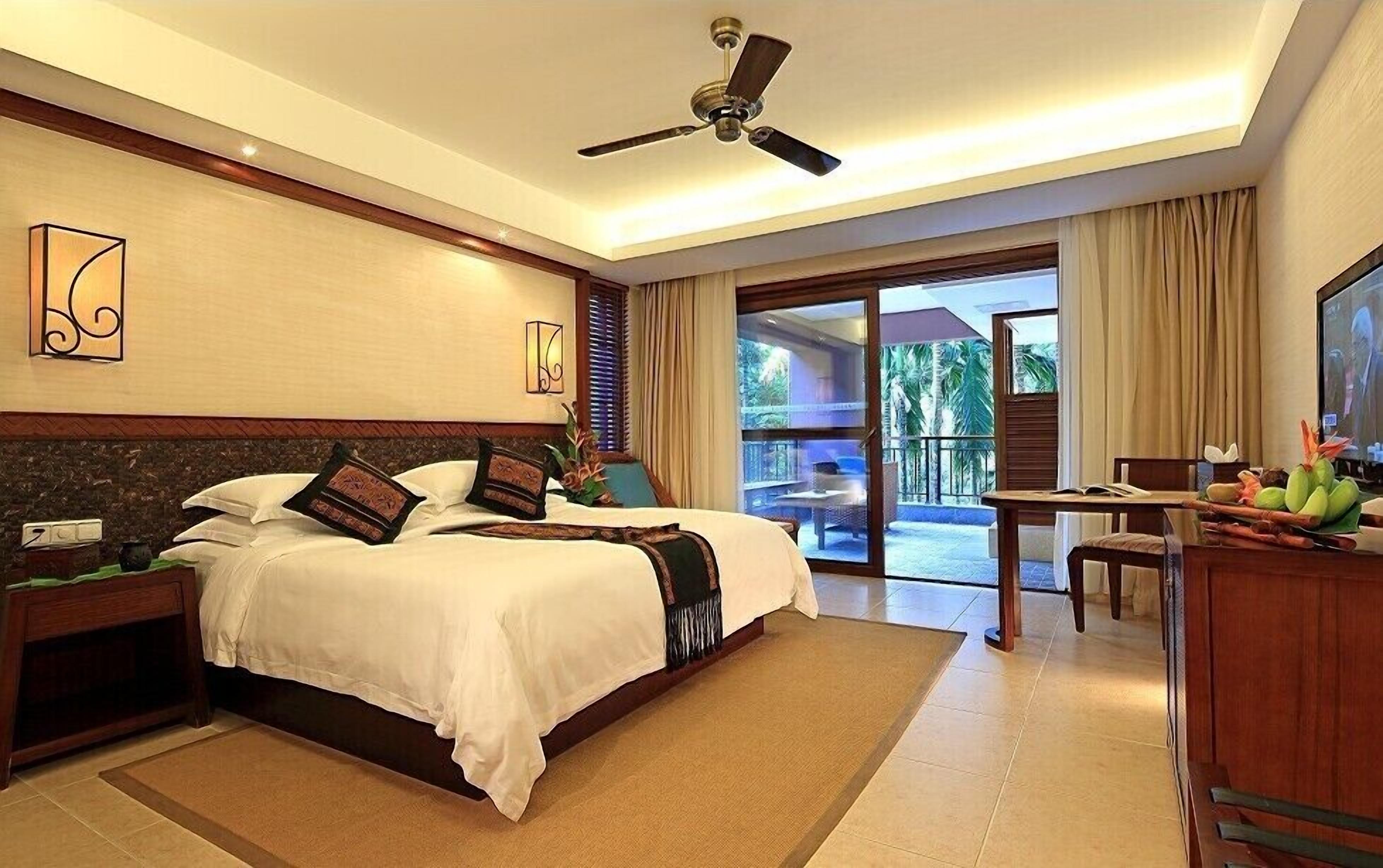 Minibar, in-room safe, desk, blackout curtains