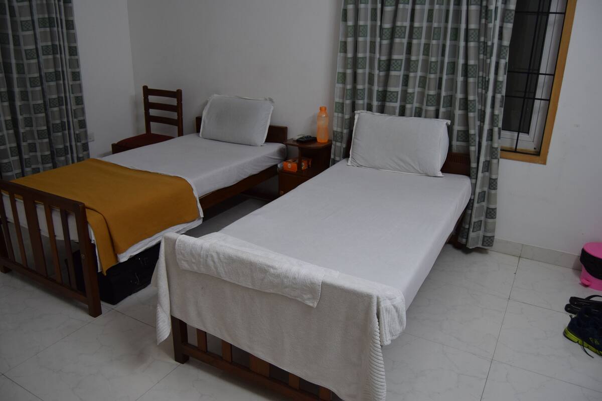 Basic Double Room, 1 Bedroom | Desk, rollaway beds, free WiFi