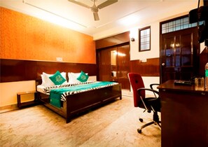 Executive Room with complimentary Airport Pickup | In-room safe, desk, soundproofing, free WiFi - Airport Hotel Olive & Blue (New Delhi)