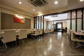 Daily buffet breakfast (INR 500 per person)