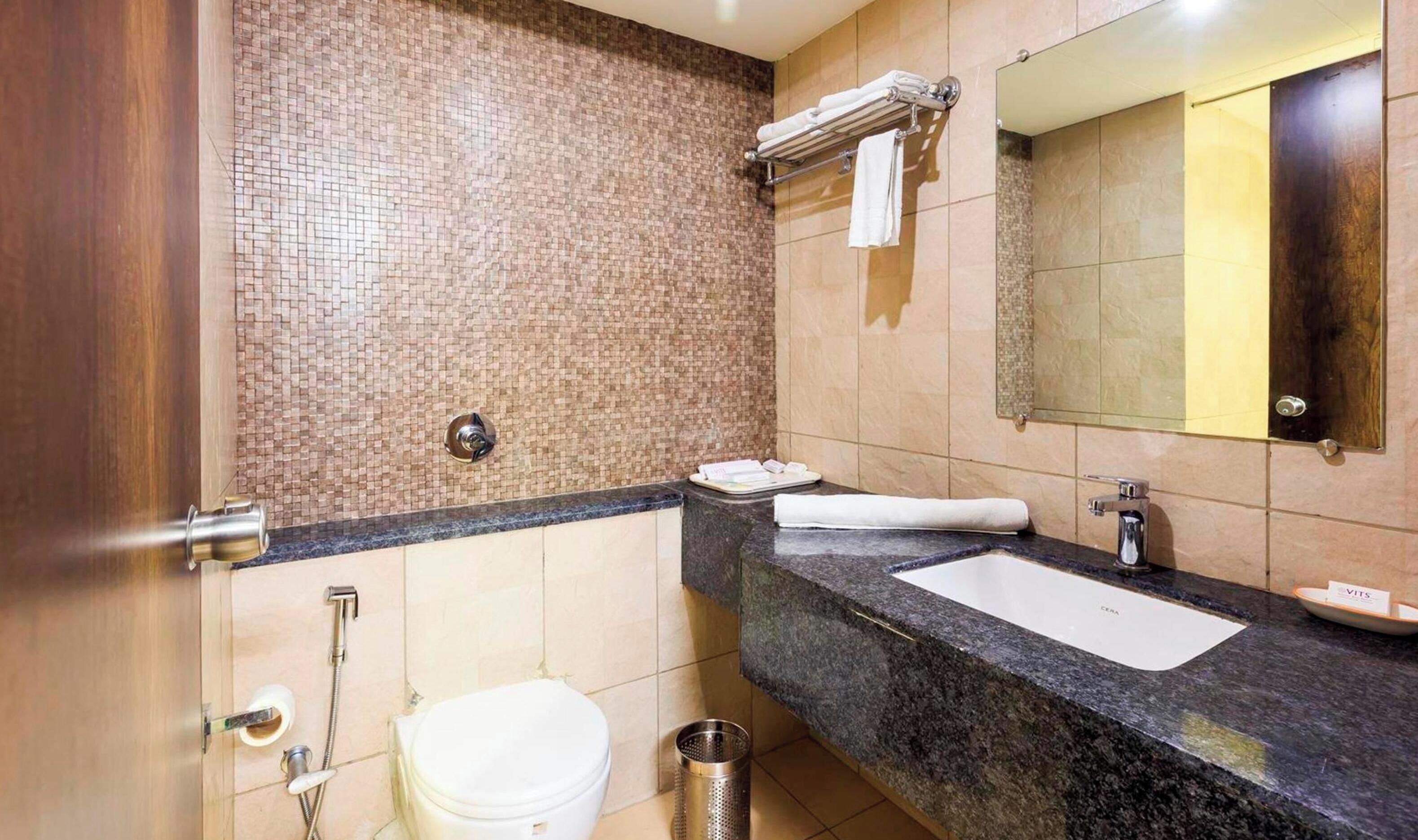 Bathroom | Free toiletries, towels, toilet paper