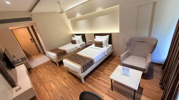1 bedroom, premium bedding, down duvets, minibar