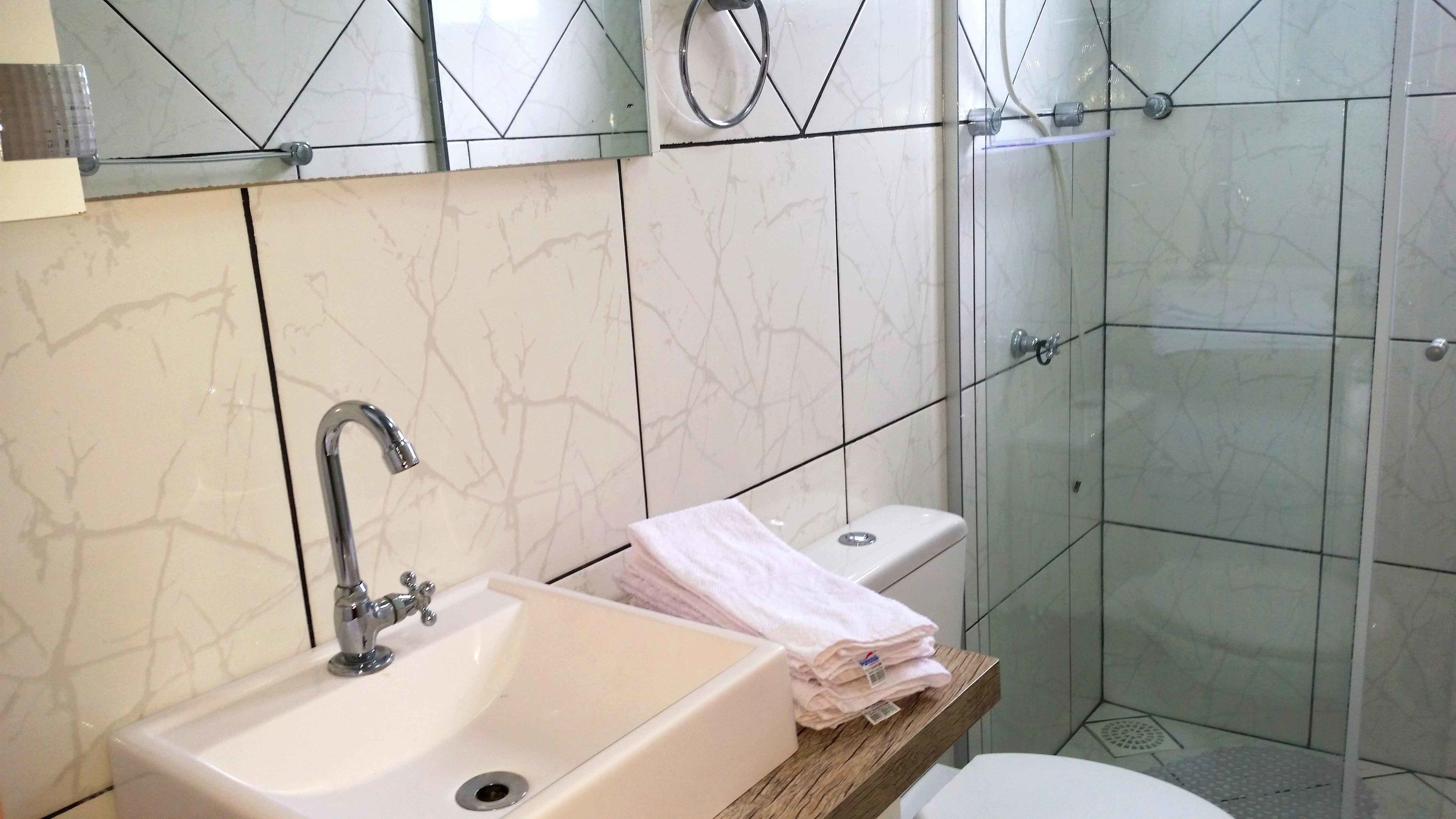 Family Apartment, 2 Bedrooms | Bathroom | Shower, towels