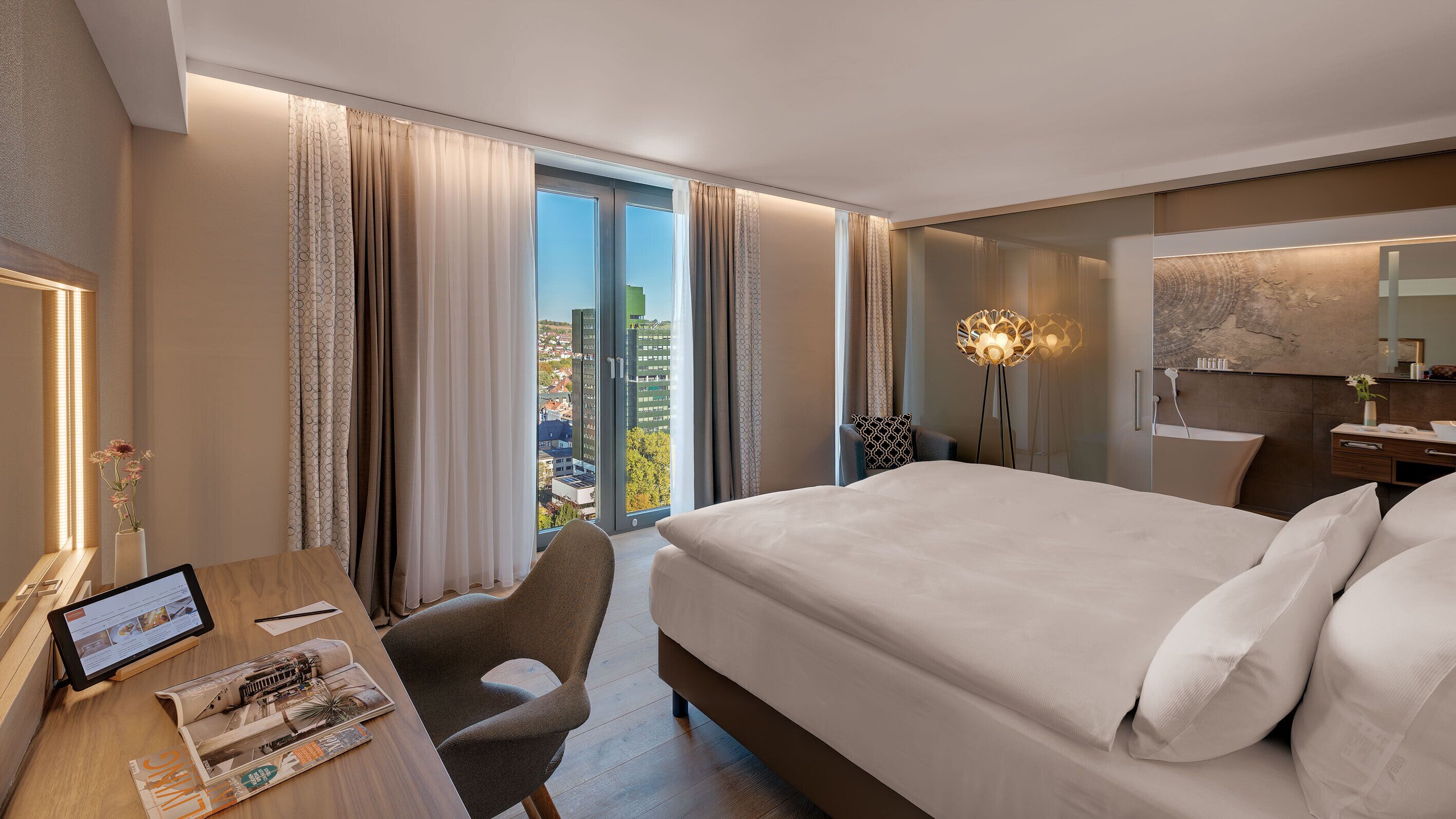 Suite Presidensial, 2 kamar mandi (Vitra Suite) | Seprai antialergi, brankas, meja kerja, dan ruang kerja ramah laptop