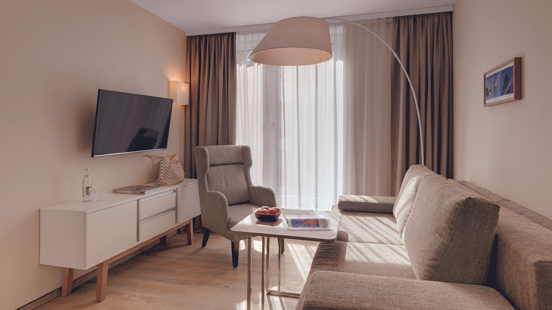 apartment, 1 bedroom | 1 bedroom, hypo-allergenic bedding, in-room safe, desk