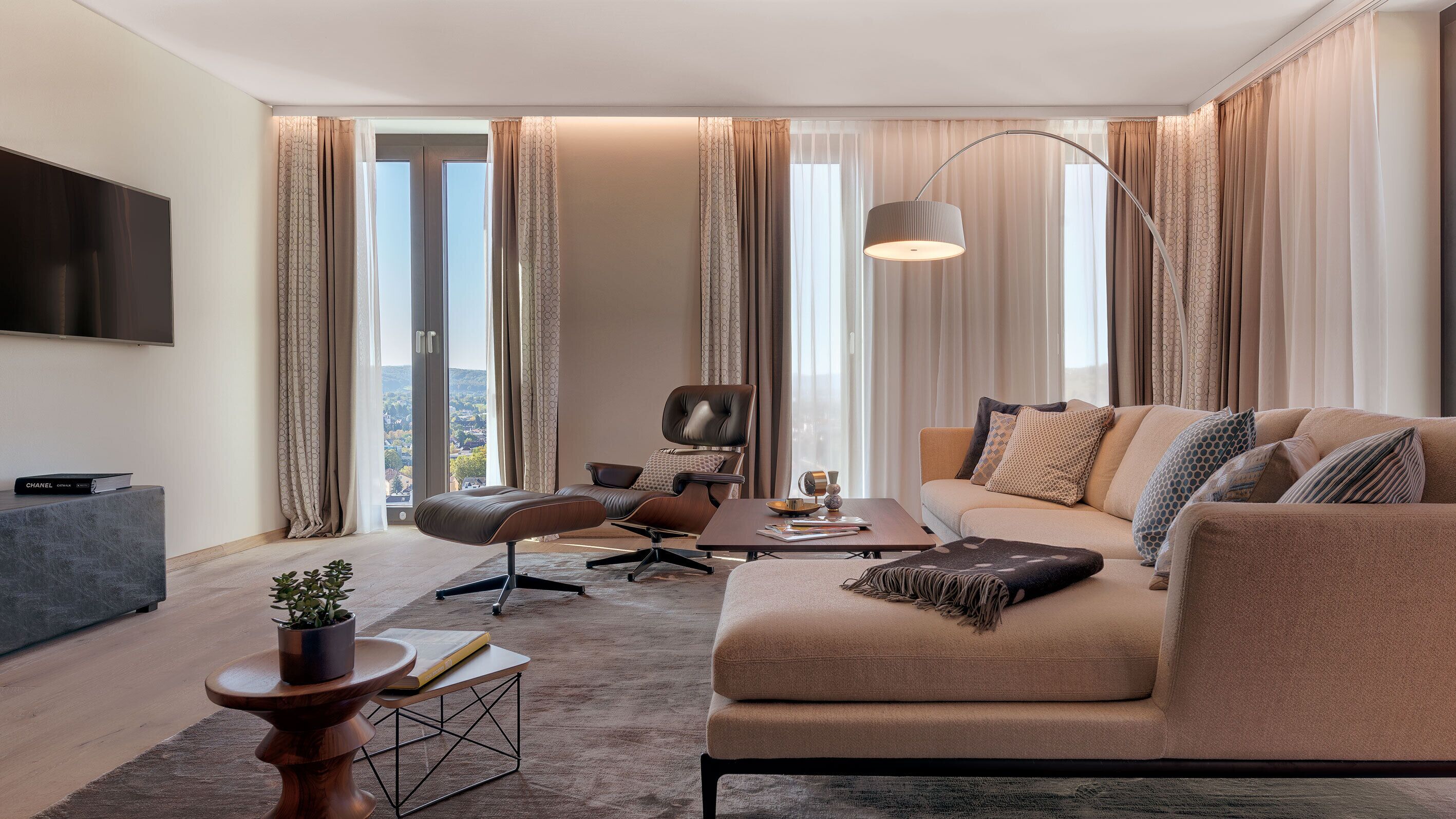 Presidential-Suite, 2 Bäder (Vitra Suite) | Wohnbereich | Flachbildfernseher
