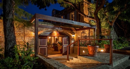 Gunpowder House & Suites