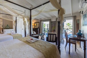 Quarto luxo, 1 quarto, sacada, vista para o porto | Frigobar, cofres nos quartos, escrivaninha, quartos à prova de som