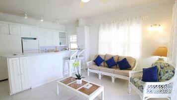 Condo, 2 Bedrooms | Private kitchen | Full-size fridge, microwave, oven, stovetop