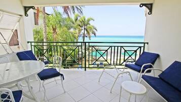 Condo, 2 Bedrooms | Dining room