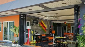 Pintu masuk properti