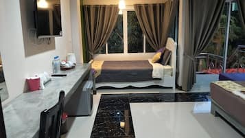 Triple Room | Individually decorated, blackout drapes, free WiFi