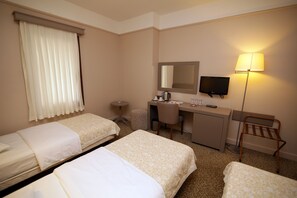 Standard Triple Room | Minibar, in-room safe, desk, free cribs/infant beds - Grand Cavusoglu Hotel (Çayeli)