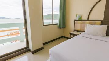 Minibar, desk, free WiFi, bed sheets