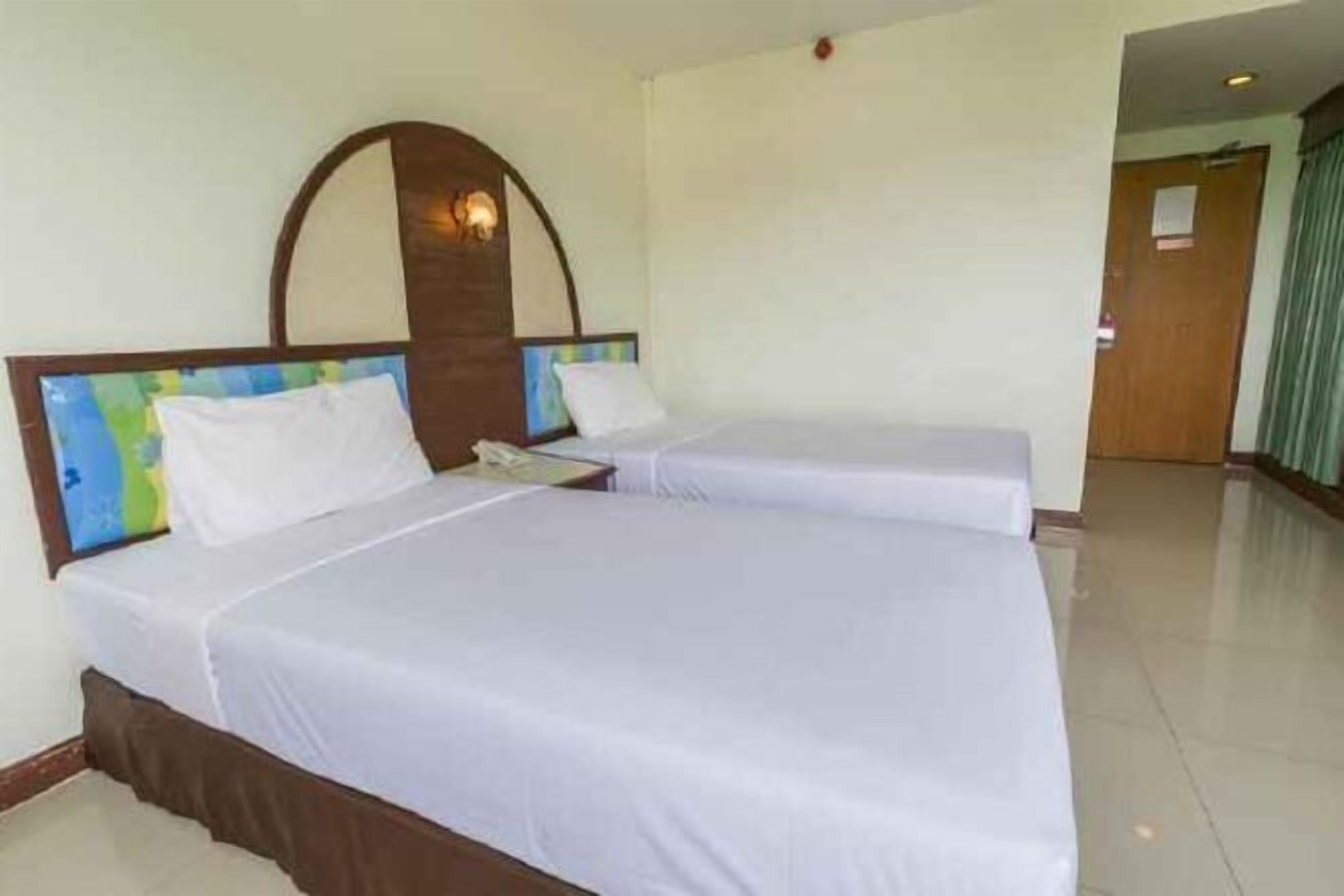 Minibar, desk, free WiFi, bed sheets