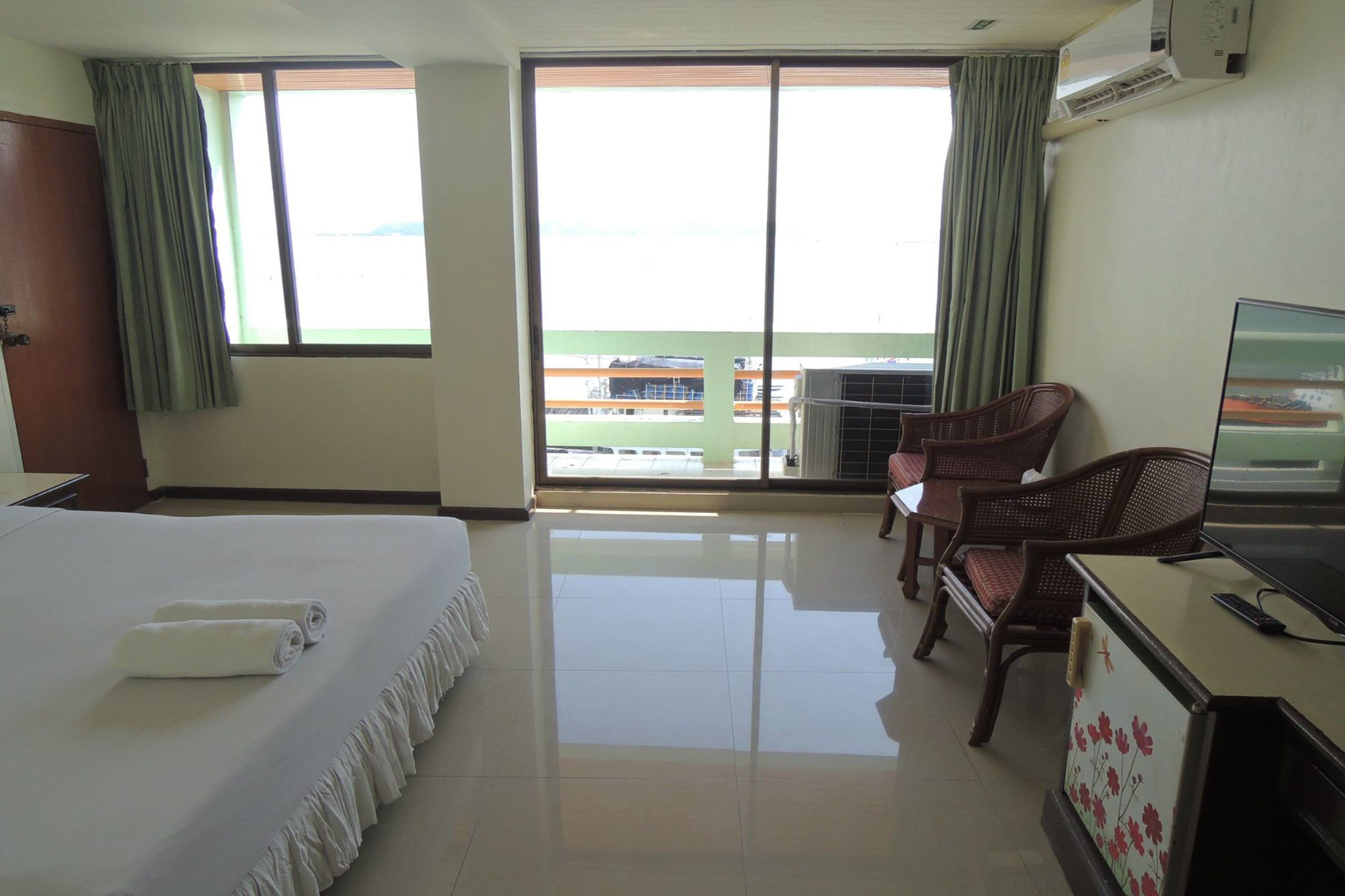 Phòng Deluxe | Minibar, bàn, truy cập Internet không dây miễn phí, bộ trải giường 