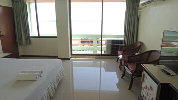 Phòng Deluxe | Minibar, bàn, truy cập Internet không dây miễn phí, bộ trải giường
