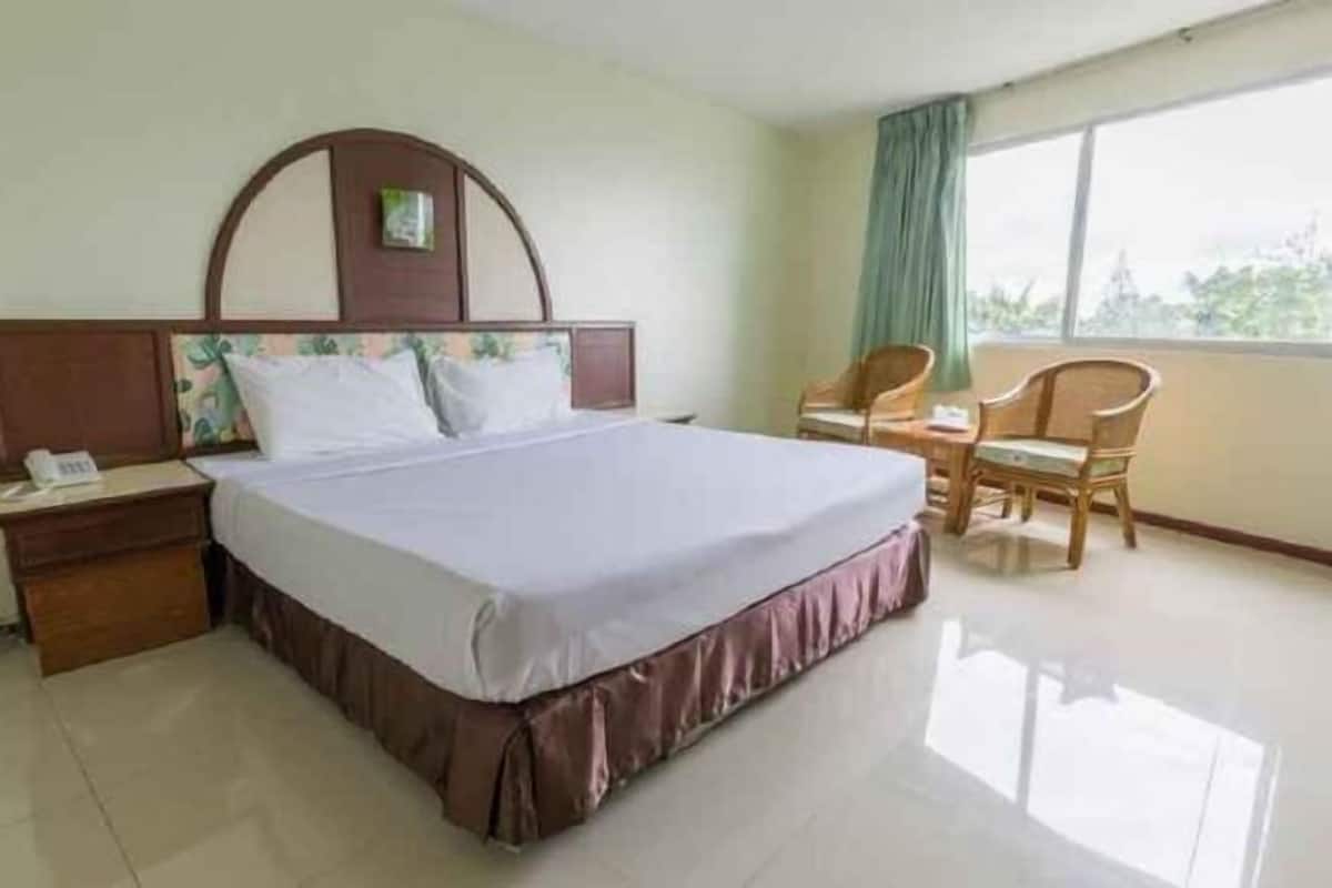 Frigobar, escrivaninha, Wi-Fi de cortesia, roupa de cama