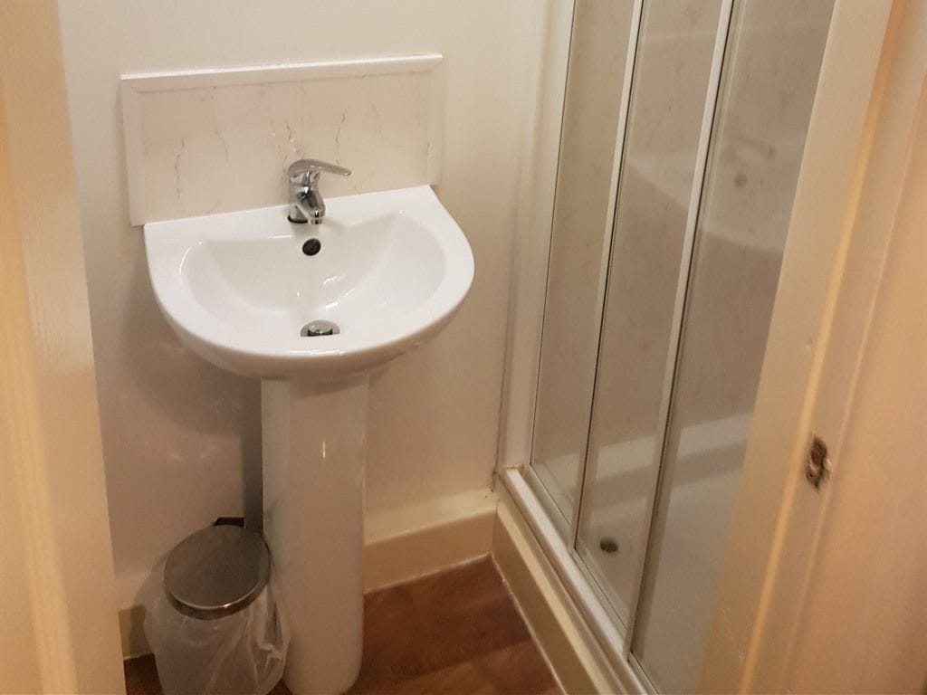 Bathroom sink