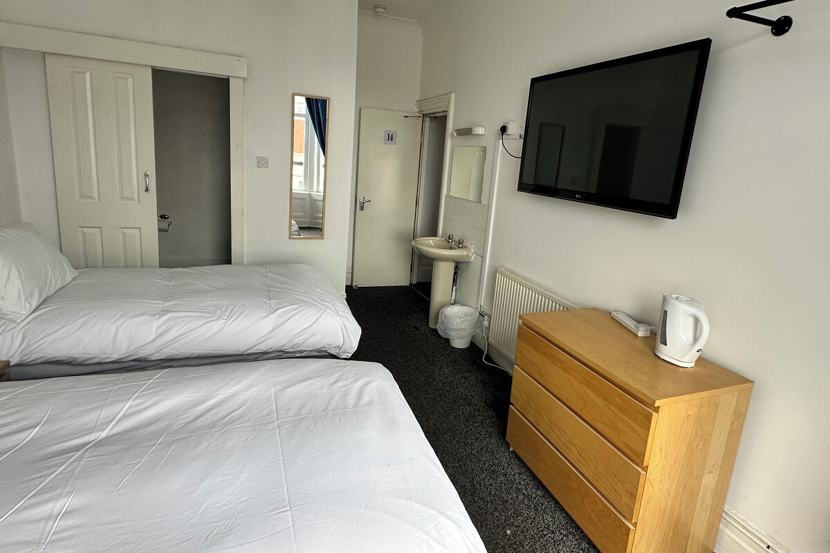 더블룸, 앙스위트 (Large Double Room with Tower View)