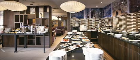 Daily buffet breakfast (PLN 89 per person)