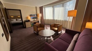 尊尚公寓 | 房內夾萬、書桌、手提電腦工作空間、隔音