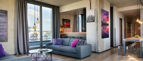 Grand View Penthouse | Living area | Flat-screen TV