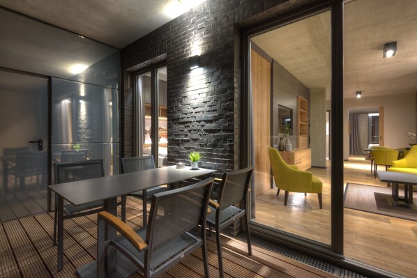 Home Base | Terrace/patio