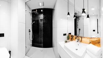 Apartment (Barcelona) | Bathroom | Shower, rainfall showerhead, free toiletries, hair dryer