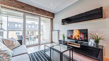 Apartment (Everest) | Wohnzimmer | 50-Zoll-Flachbildfernseher mit Kabelempfang, Fernseher