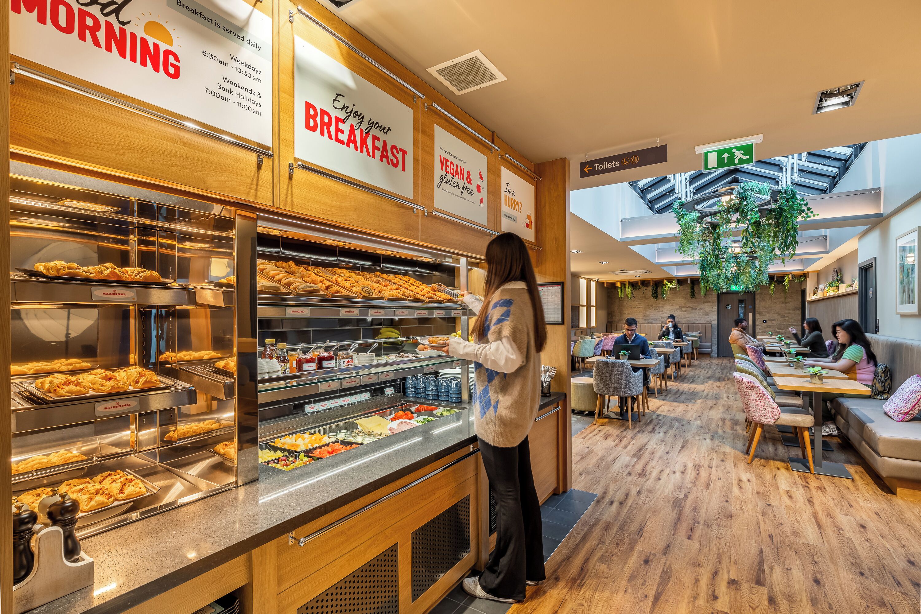 Petit déjeuner continental (13 GBP par personne)