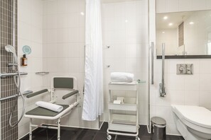 淋浴設備、免費盥洗用品、吹風機、毛巾