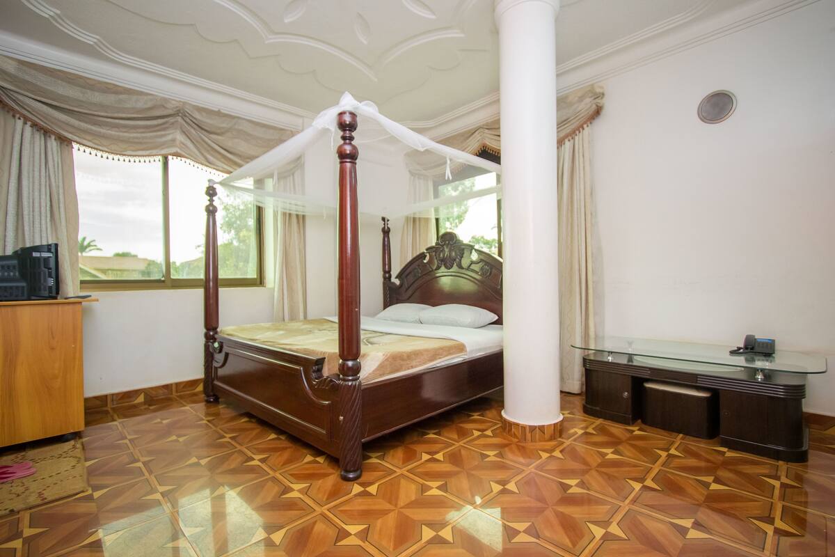 Deluxe Double Room | Desk, soundproofing, WiFi (free), bed sheets