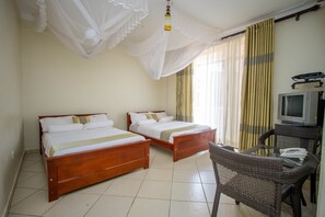 Standard Twin Room | Desk, free WiFi, bed sheets - Tiptone Hotel (Kampala)