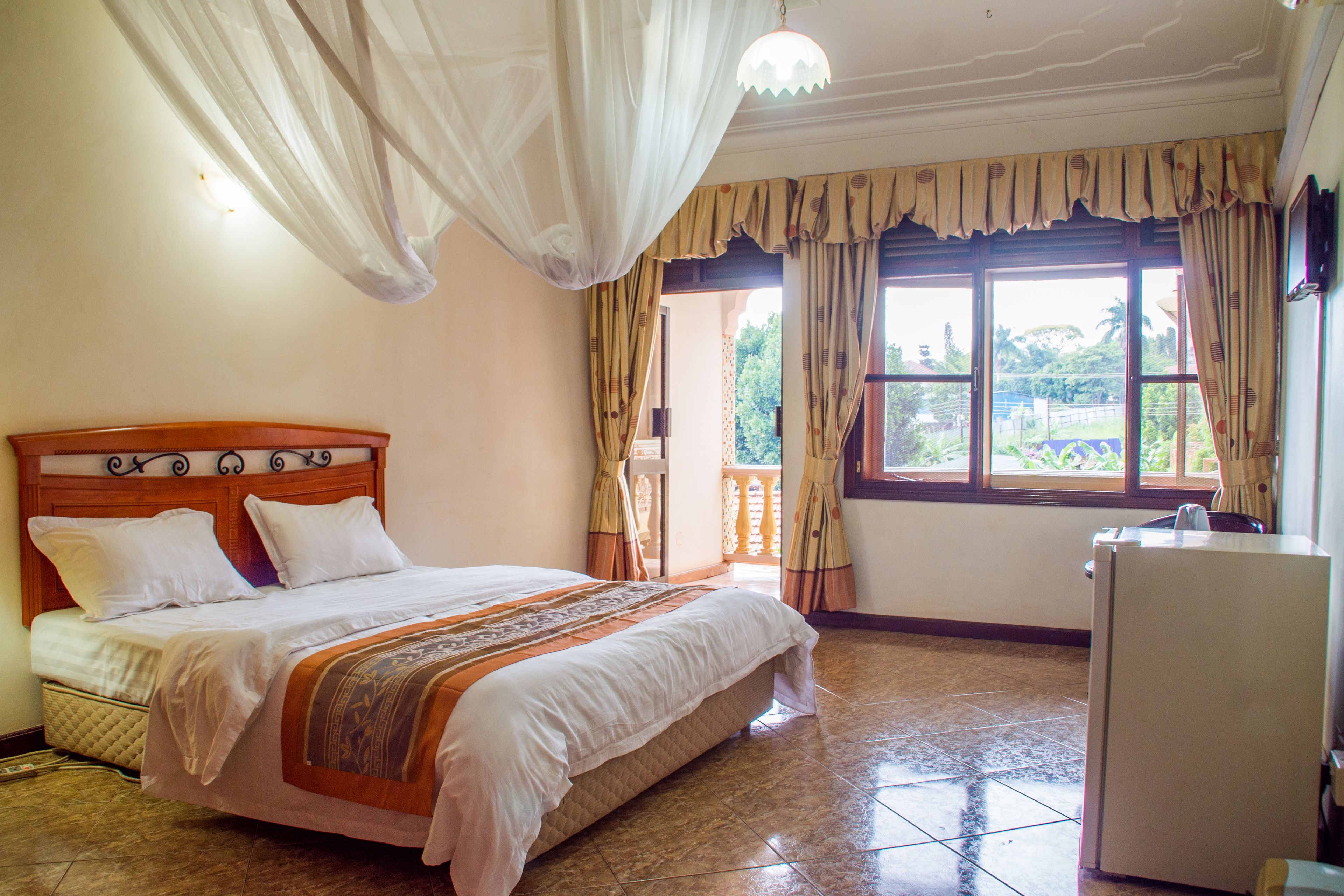 ตู้นิรภัยในห้องพัก, โต๊ะทำงาน, Wi-Fi ฟรี