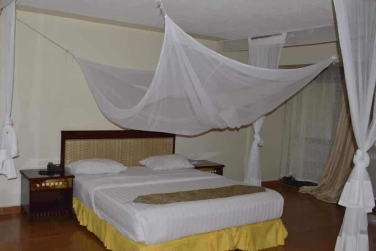 In-room safe, desk, free WiFi, bed sheets