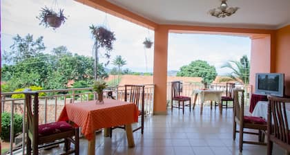 La Grand Chez Johnson Hotel Muyenga