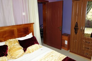 Deluxe Double Room | In-room safe, desk, free WiFi, bed sheets