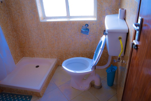 Deluxe Double Room | Bathroom | Combined shower/tub, free toiletries, slippers, towels
