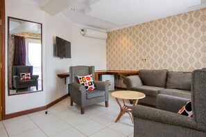 豪華雙人房 | 客廳 | 電視