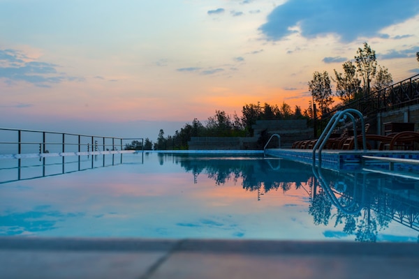 Infinity pool