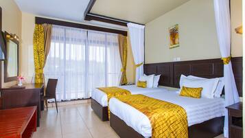 Caixa forta a l'habitació, escriptori i habitacions insonoritzades